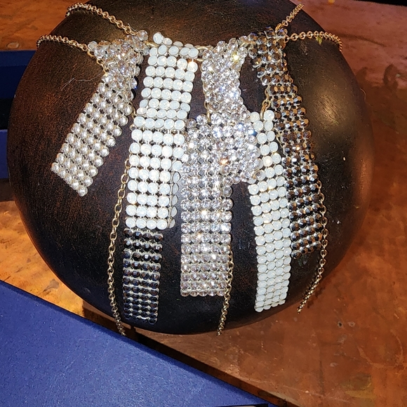 Gorgeous Swarovski Authentic Swan Signed Crystal Waterfall Statement Necklace - Picture 7 of 11